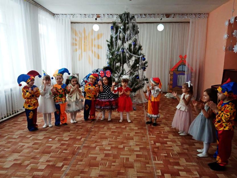 Утренник «Петрушка в гостях у детей на новогодней  ёлке»