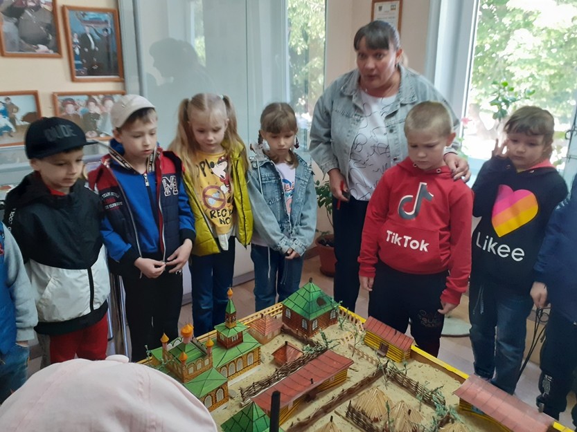 Экскурсия в краеведческий музей с детьми  подготовительной группы «Солнышко»